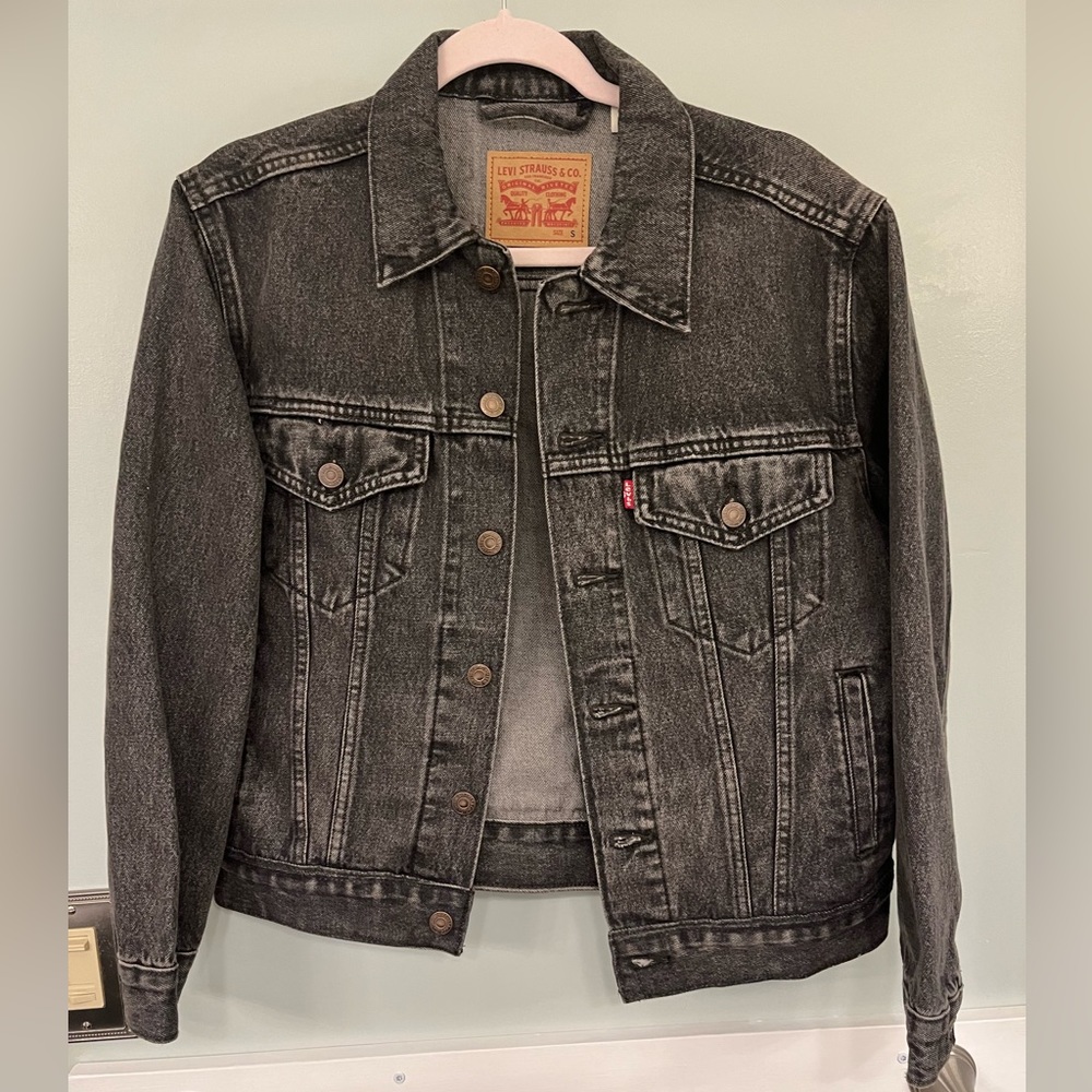 Levi’s small black/dark grey denim jacket - slightly oversized